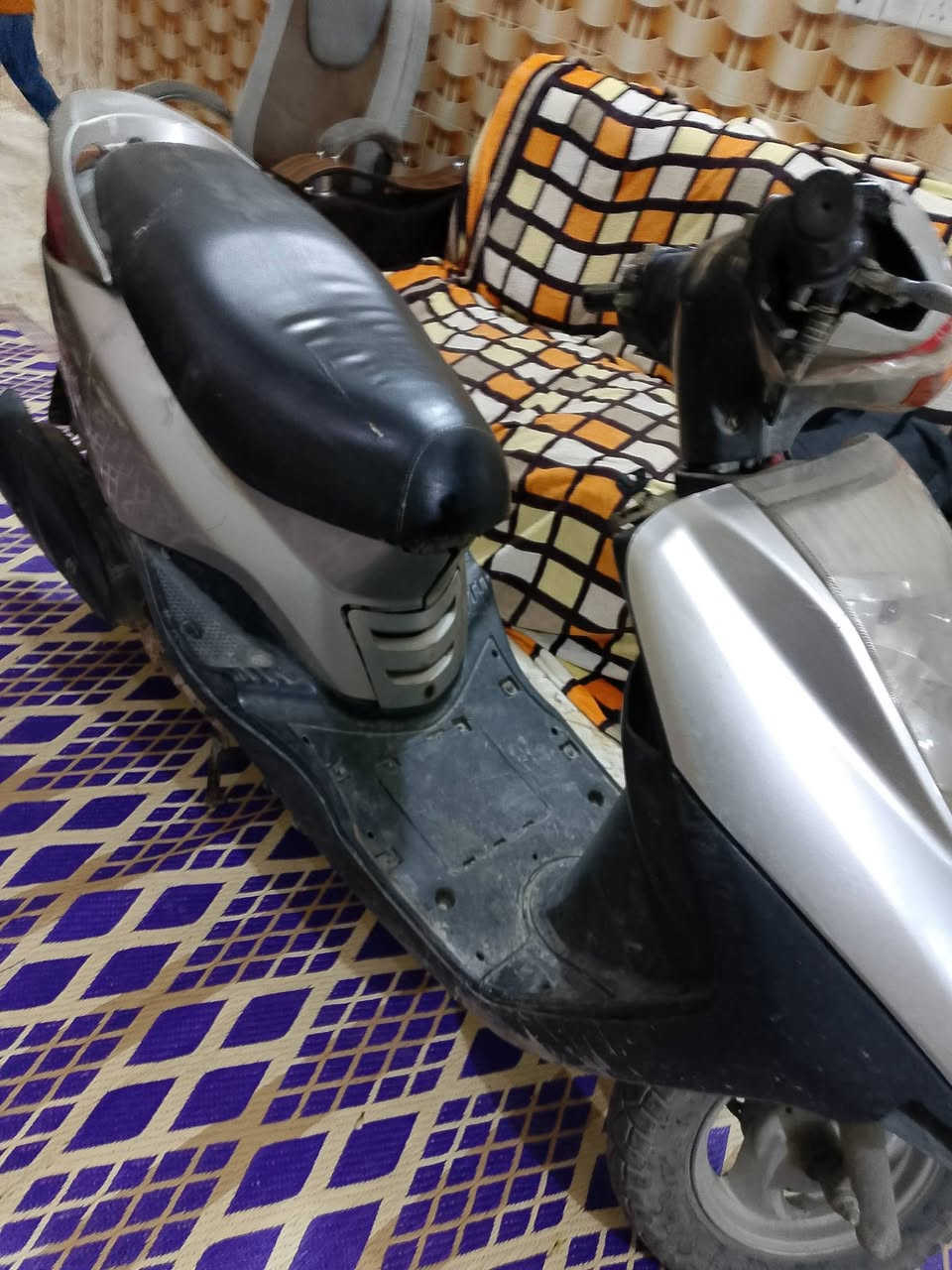 السلام عليكم اخوان بريز 140 نضيفه نكره وحده تشغل شلعه معدل فول مكينه جديده مكفوله من كل شي كابريتر بلادي مكان زعفرانيه 300 واتساب مفتوح ***********
