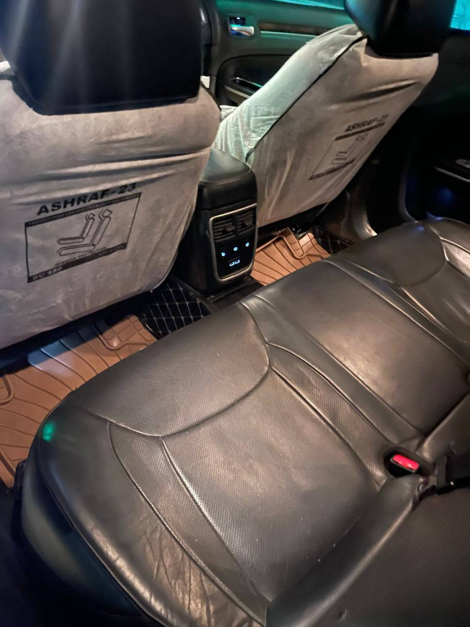 السلام عليكم 
اوباما مرمز 18 السياره c فول مواصفات بنوراما برده خلفيه تحكمات كشنات كهرباء لايت زنون السياره بأسمي  رقم بغداد الإنكليزي حادث جاملغ وبنيد فقط ***********
