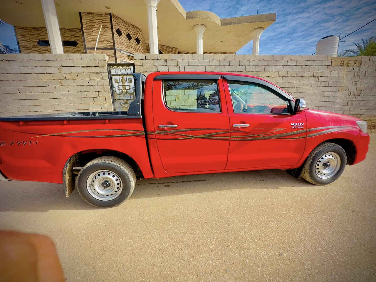 السلام عليكم للبيع بيك اب تيوتا 2013 مكفولة ما عده طخه الموضح في الصورة سنوية ل 2028 السيارة جاهزه تدفه تبريد تايرات حداده باتري جديد السياره ما نقها برقي نضيفه بمعنه الكلمة شاصي 12 
السعر :170 مجال قليل حك الجية 
المكان البصرة
***********
