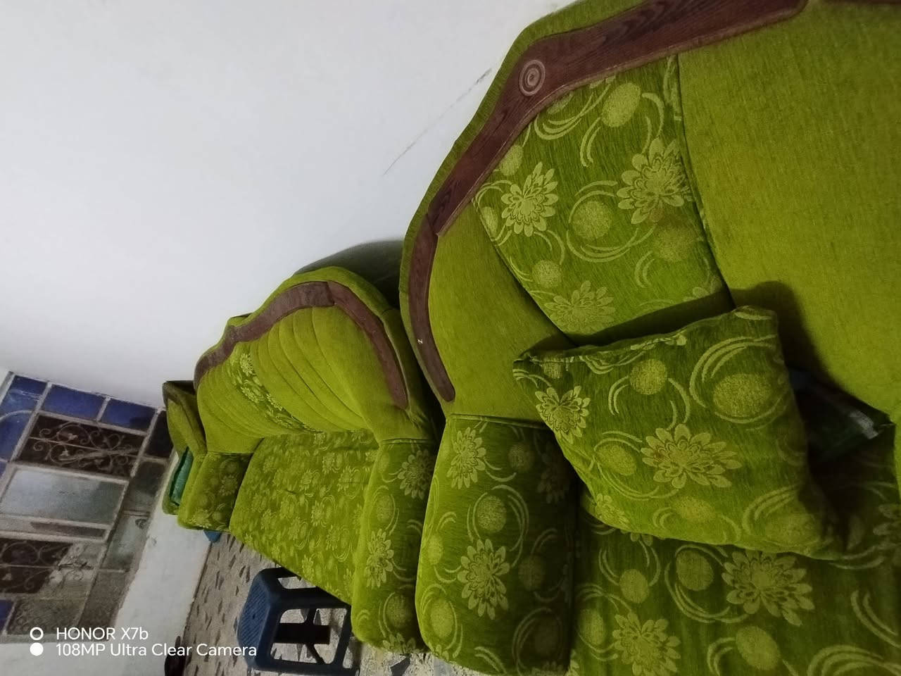 السلام عليكم قنفات عدد 4 نضيفات للبيع السعر 100 عنواني نجف كوفه ***********
