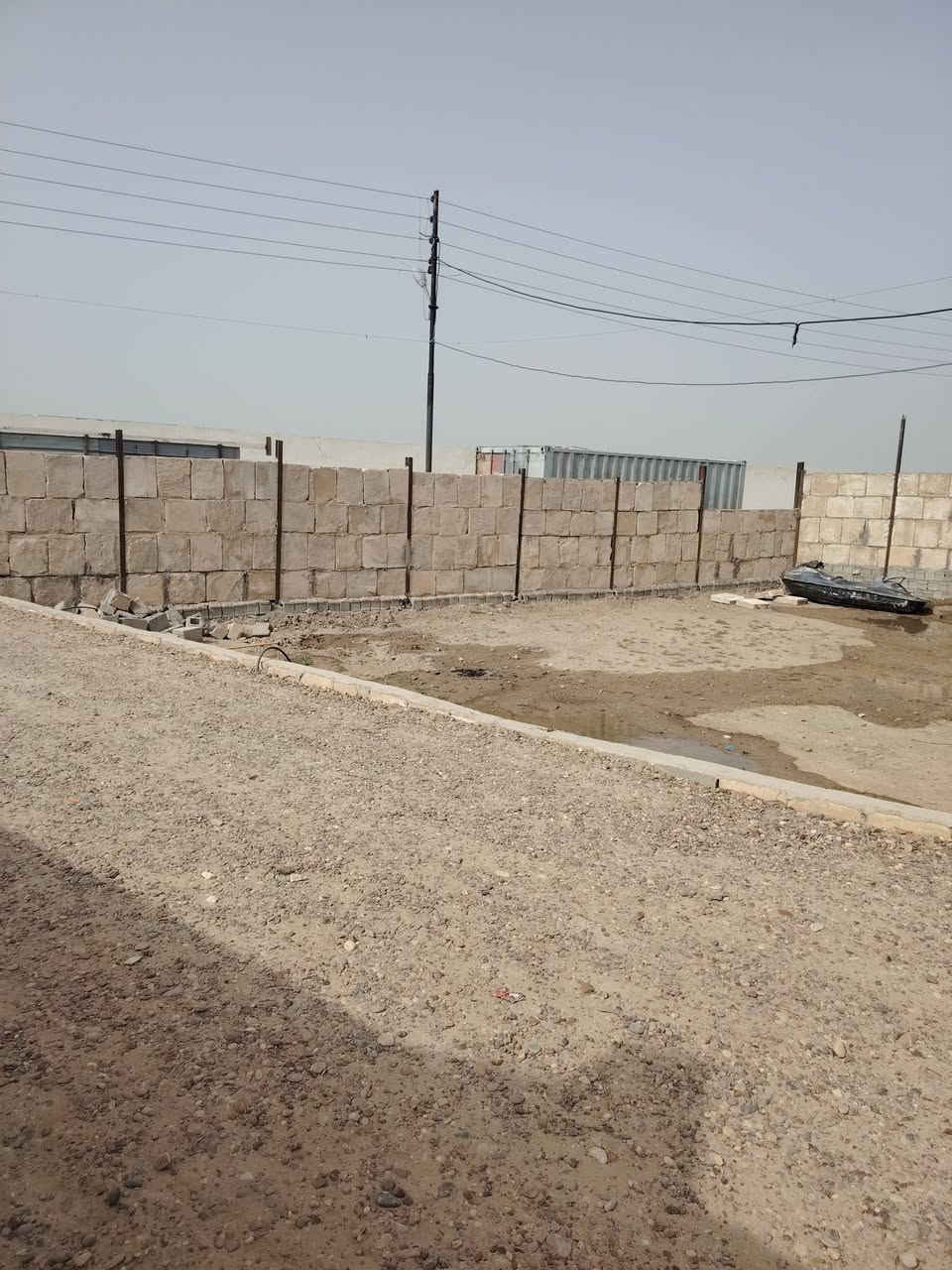 سلام عليكم نص دونم لبيع معه بيت بناء جديد سند طابو 25  ابو غريب شيحه وره جوهرة العدنان يبعد عن سريع 5 دقايق بيت يحتوي غرف نوم 5*4 عدد 2 صاله 10*5 مطبخ 4*4 استقبال 6*5 
استفسار اتصال ***********واتساب
***********
