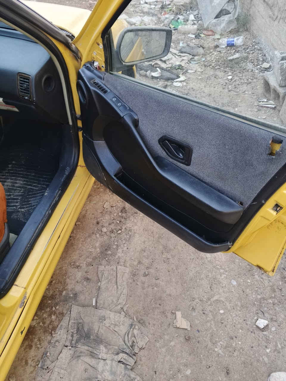 السلام عليكم بيجو بارص مديل 15 بسمي مصفره هيه وغرامات قبل سبوع حولتها تبريد كهربائيات شغاله مكاني بغداد *********** السعر 40وبيها مجال وذا مراوس حسب القناعه
