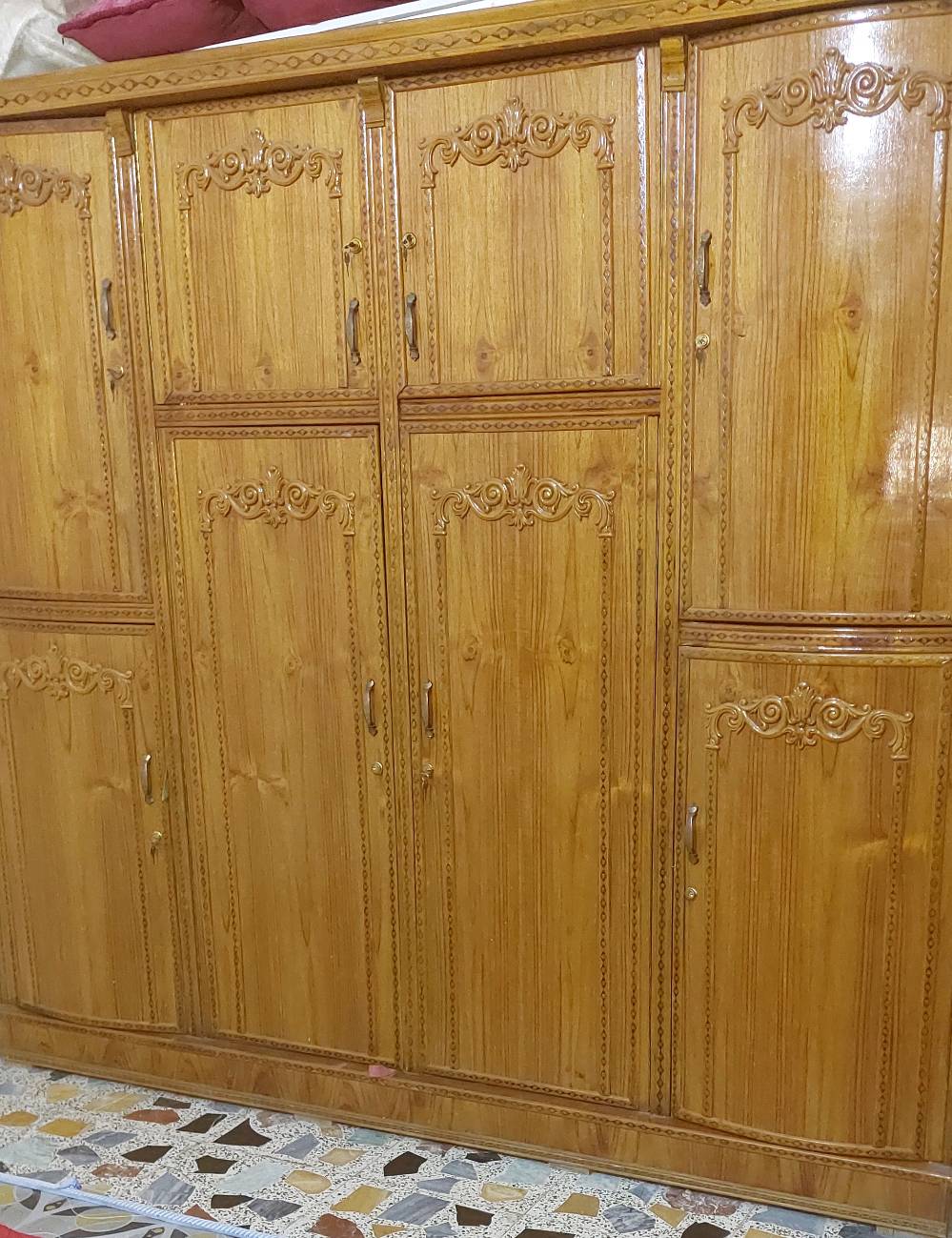 غرفه عراقيه صاج متكونه من كنتور (8 ) طلاقات وجربايه وتاج وميز تواليت السعر مليون ونص وبيهة مجال العنوان: بغداد الشعلة الغربي  الرقم ***********