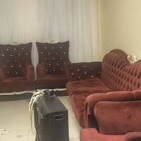 كنبة • مستعملة شهرين • ما تناسب الشقة