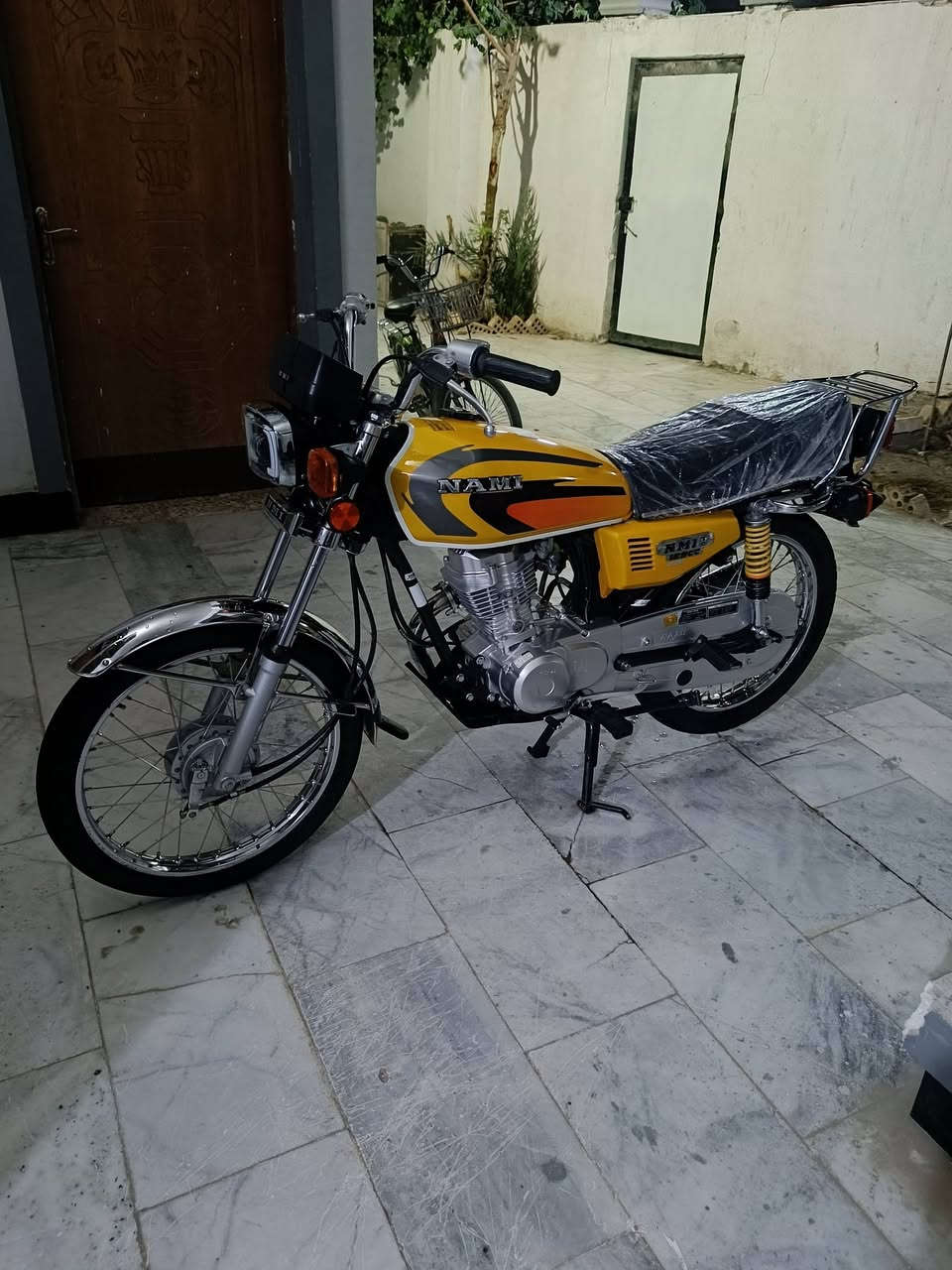 سلام عليكم نامه شلامجه اصل. اوراق كاملات. مابيهن نقص  دراجه معدل طلع ،120ما ماشيه  الدراجه مخزونه. لازنجار لاشي.  مكينه ما محطوط عليهه صبانه  حته ما مفيلسه دراجه باكيت خير من الله مكاني ناصريه جبايش دراجه مال جناي. ومامتعبهه  رايدهه ب1/550 مجال كلش قليل. المايشتري لا يتعبني رجائاً  هاذ رقمي. ***********
