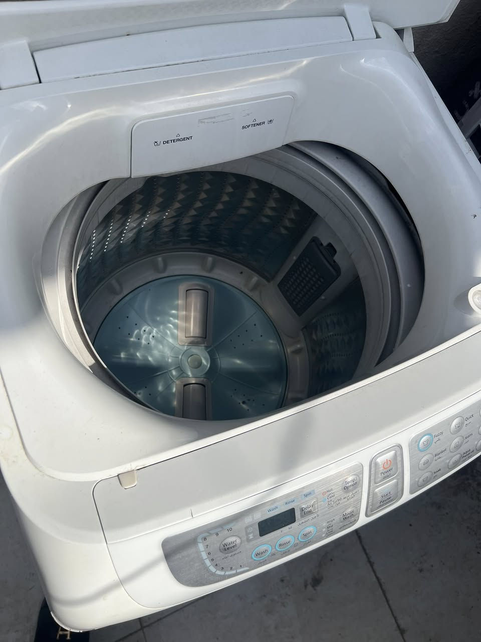 السلام عليكم غسالة فول اوتماتيك   جديده مداخله اي تصليح ضمانك سنه من باب البيت         مكانها الشعب السعر٢٢٥ ***********.    مكان ماعدي اخليها
