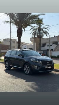 سورنتو موديل2016فول واحد على واحد فور ويل لون مميز للاستفسار 079053350...