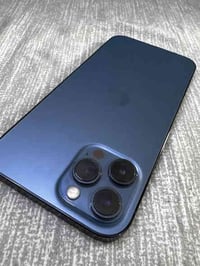 ايفون 12 برو ماكس للبيع شاشه بيها خطوط بس شغاله 100‎%‎ بطارية 76 مامفت...