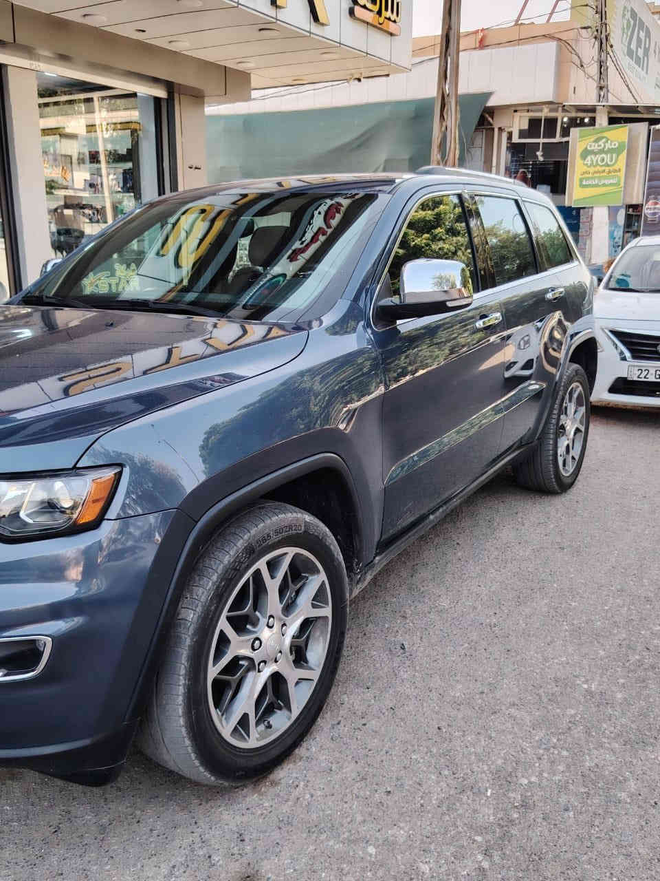 السلام عليكم 
جيب لمتدد 2021 
فول مواصفات 
سلايت بانوراما
 فوريل ويل 4X4 
رادار جانبي /خلفي 
تشغيل عن بعد 
حساس خلفي توقف ذاتي
صندوك كهربائي 
كامرة دوارة
سستم صوت كامل
ماشيه 57 الف 
تدفئه تبريد كشن 
ستيرن تدفئه
قطعتين تبريد
لايت زنون عالي /ناصي / 
وبقية مواصفات اللمتد معروفة
صدر وتخم تاير وباتري جديد سيارة جاهزة   
السياره بدون ضرر فقط چامرلغ السايق تبديل 
رقم سليمانية  الجديد 
السعر 315$
مكان سياره كركوك  : ***********
