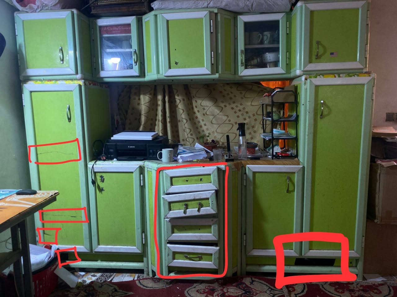 كاونتر المنيوم
لون اخضر. 
فقط بي ضربات موضحة بالصورة 
الجرارات مالته يرادلها سلايدات فقط. 
انطي سعر بما يرضي الله
واتساب: ***********

