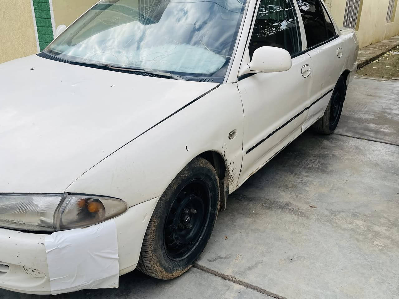 السلام عليكم بروتون للبيع موديل 2002 سيارة نواب ظباط السعر 15 الاتصال***********
