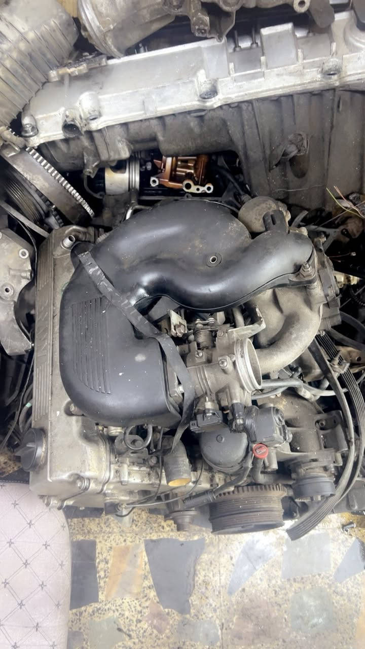 مكينه 4 سلندر ١٨٠٠ زنجيل حاوية للبيع قفلها 500 الف العنوان بغداد الشرطة الرابعة ***********
