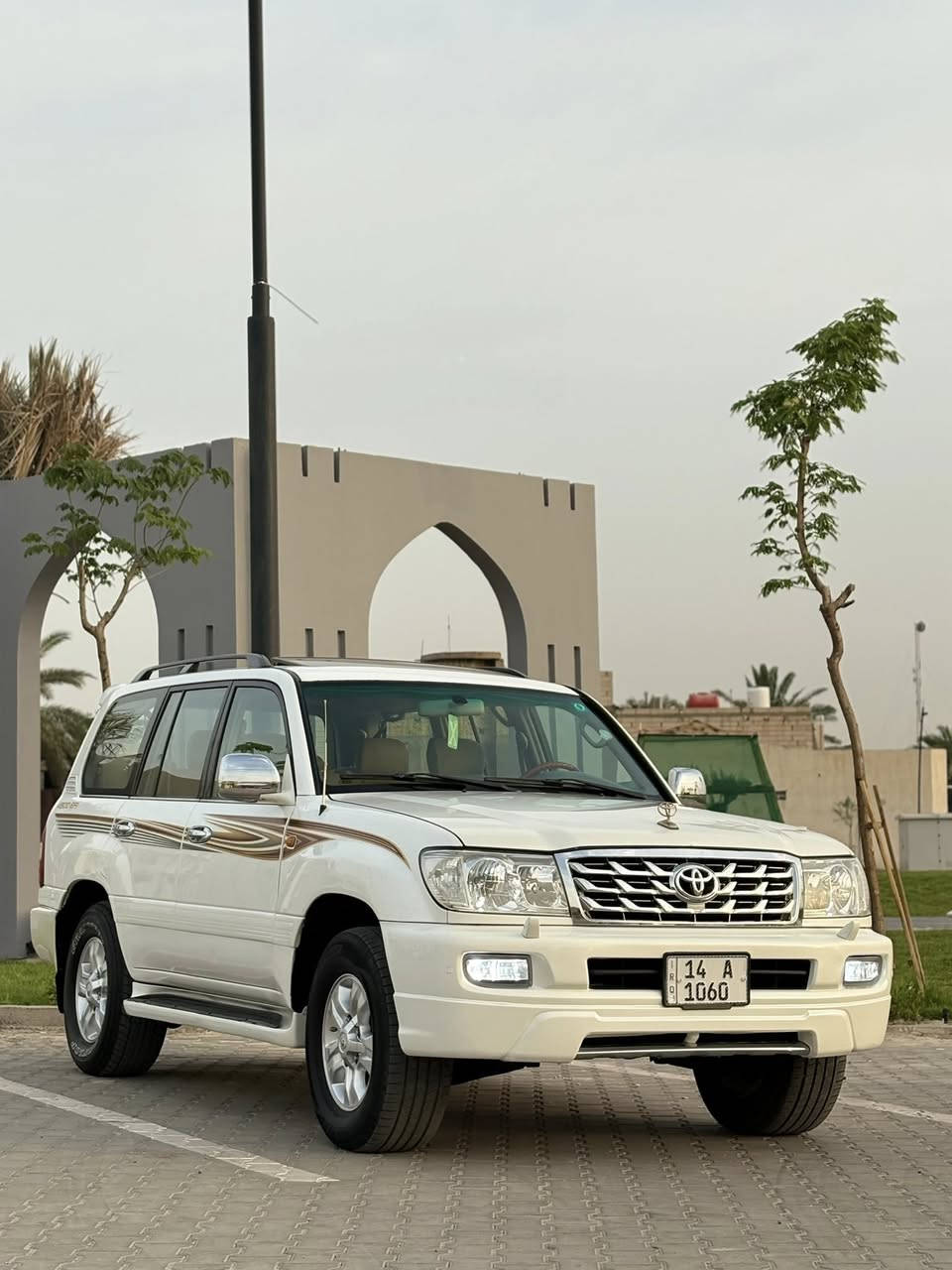 لاندكروز  2007 خليجي فول مواصفات 1/1 ألون صدفي
رقم بصره مميز بسمي سنويه وهزه 2031 جديده داخل بيجي 7راكب ثلاجه تبريد 3قطع حساسات كامره شاشه مكفوله من الضربه وكافه الرسميات بيه قطعتين صبغ جماليه سياره جديده وجاهزه مكينه 6V وكير وحداده تخم تاير اي نقص مابيه 

تباع مع الرقم 169$ 

رقمي *********** 

عنواني البصره طويسه
