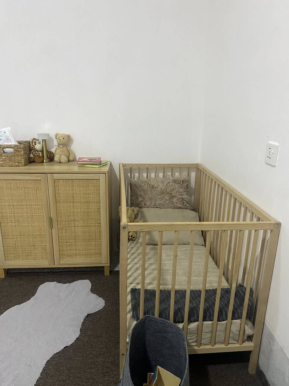 سلاو هاوڕییان
ئەم بێدە و کۆمەدی تەنیش بێدەم هەیە بۆ فڕۆشتن

بێدەلە لە لەدایک بونەوە تا چوار ساڵ زیاتریش بۆی ئەبێت. قیاسی بەرز و نزم ئەکرێ. ئەکرێ بە تەنیش سیسەمی دایک. مارکەی ئیکیایە.
زۆر زۆر تازەو بێعەیبە. دۆشکەی لەگەڵە
کۆمەدیەکە زۆر تون وتۆڵە و وپاکە لە تورکیا ئۆردەر کراوە.

سلێمانی


**إذا كنت صاحب هذا الإعلان وتريد حذفه لأي سبب، رجاءا أرسل رسالة إلى الدعم الفني**
