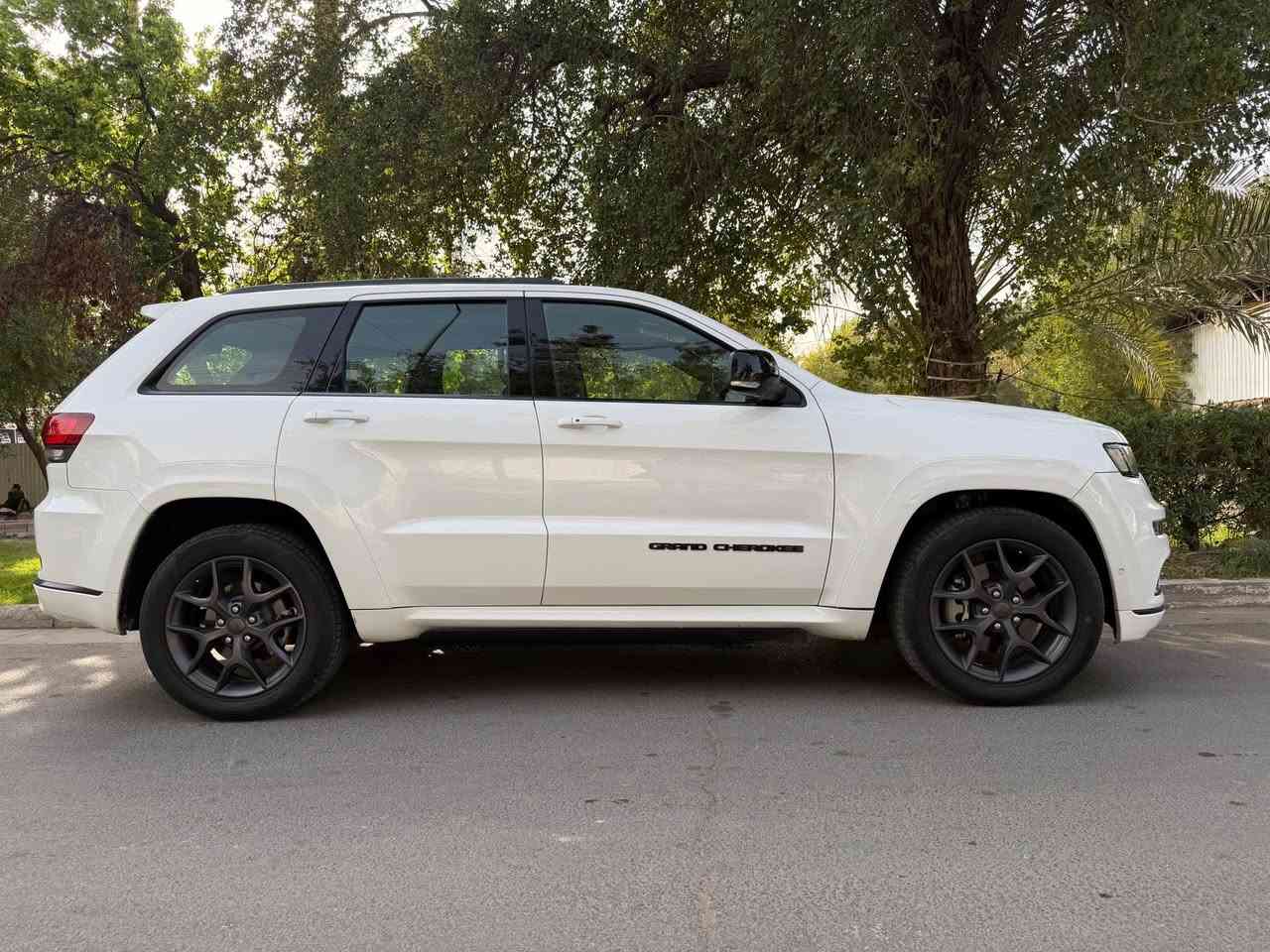 للبيع او مراوس جيب S خليجي وكالة ليث العبيدي داخل لونين احمر واسود دوسة كهرباء كشنات ستيرن مرايات خزن حساس توقف خلفي حساسات 360 مري كهرباء مع اشارة بالمري مع ضوء ترحيب مع دمام خلفي جنطه بلادي 
بانوراما موديل 2019 
بيها بارد شبر واربع اصابع جنطه مكحل بكل احترافيه
مع بارد باب خلفي عكس السايق اقبل الشبر ومكحل
مع ملاحظات بسيطه جدا بالبدي . السيارة احلى من الصور بالعافية على الياخذها 💜
السعر 30,000$ وبيها مجال بسيط
رقم الهاتف 
*********** بغداد, العراق
