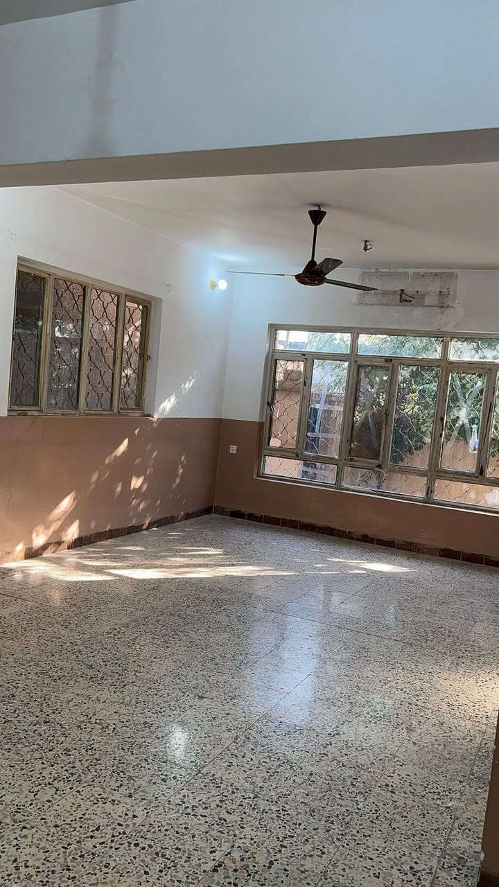 بسم الله الرحمن الحيم
متاح دار.   للايجار. 
حي البكر خلف مطعم بيت جدي 

مساحه 220 متر طابقين 5 غرف نوم تفاصيل في الفيديو للاستفسار  (. سعر.  600 الف )
***********
***********
مكتب البرج الذهبي للعقار
