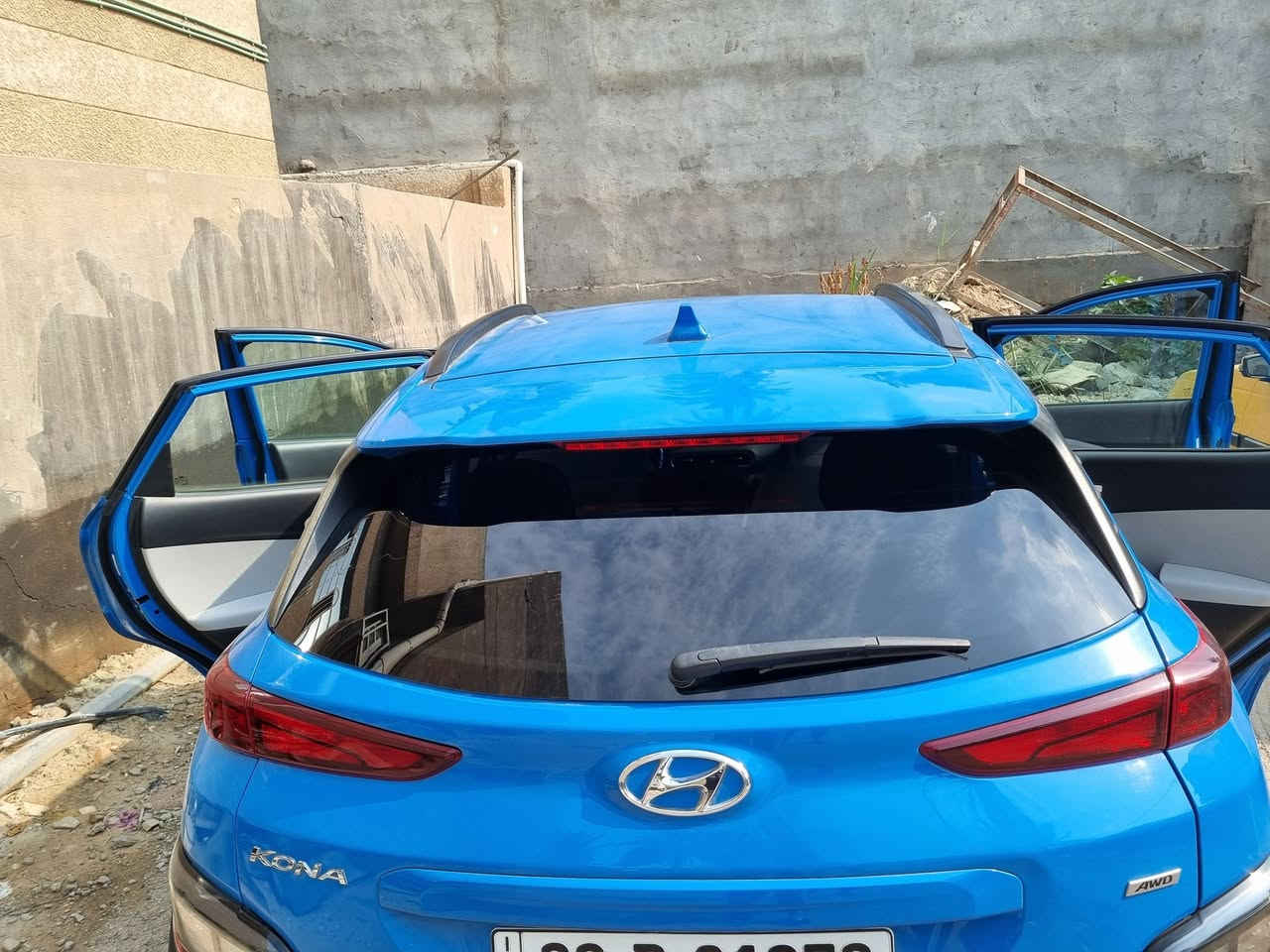 السلام عليكم .. عندي سيارة كونا لونها ازرك موديل 2022 رقمها اربيل بسمي تحويل مباشر حادثها جاملغ امامي والصندوك كلش نظيفه السعر بالاتصال على هذا الرقم *********** بي واتساب
