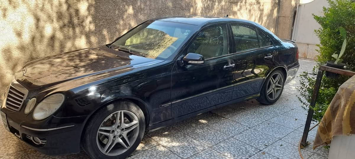 سلام عليكم مارسدس ام عيون 211 موديل 2002 رقم سليمانية اصولية بس راعيها ما اندلة ابيع موجود مكاني بغداد حي النصر ***********
