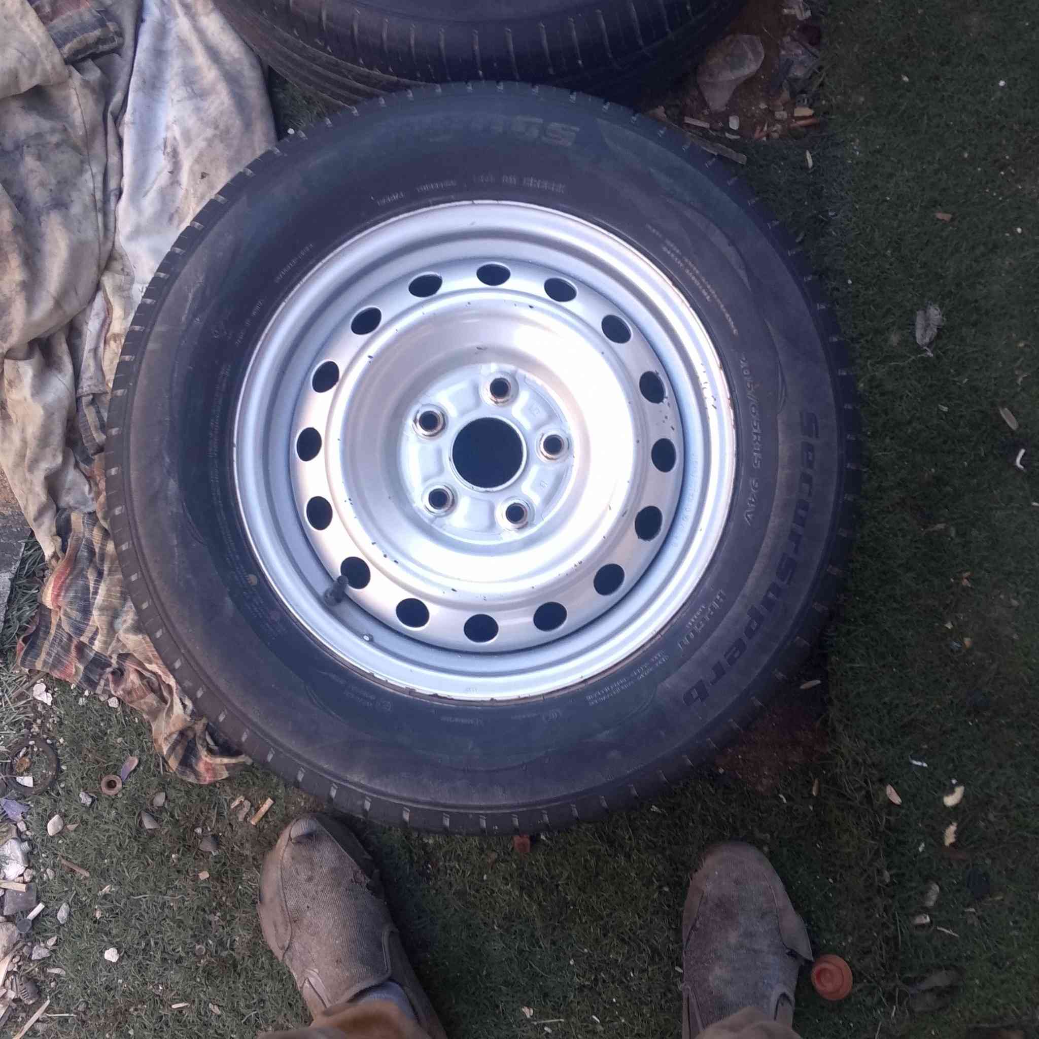 ويلات 15 فلاونزه جدد تخم تايرات جدد السعر 250العنوان البصره رقم الهاتف ***********
