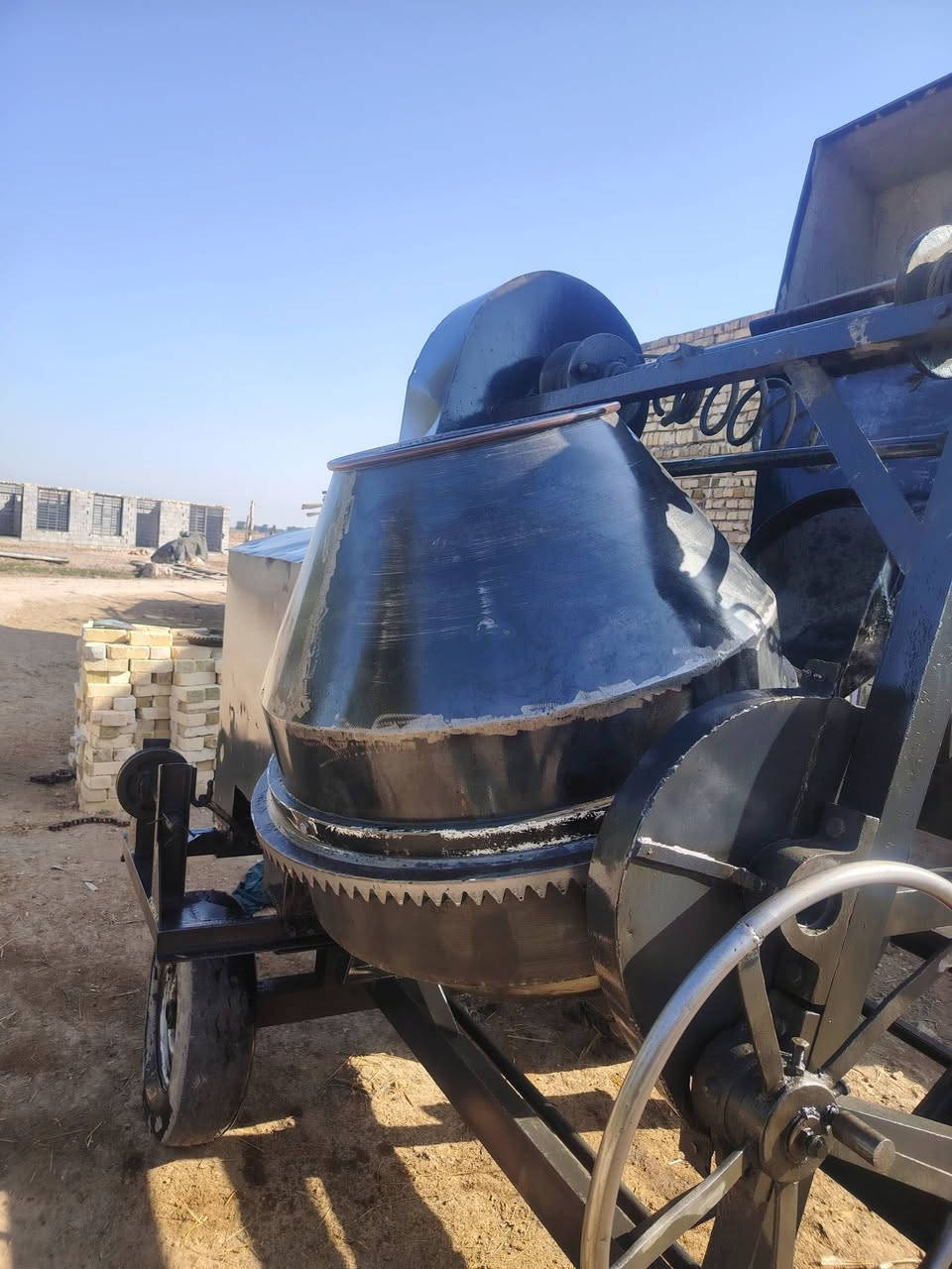 سلام عليكم خباطه للبيع جاهزه شرط الشغل ***********
