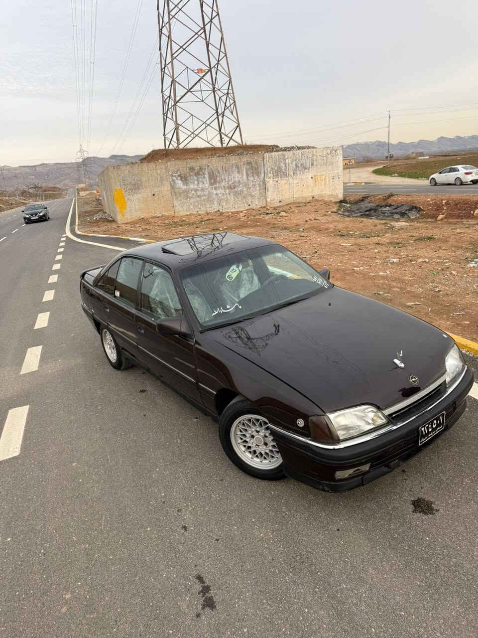 بەناوی خوای گەورە 
ئۆمێگا 20 تۆماتیک ئارم و سلایت بێ دەعم و لێدراو و عایس و ھۆکی بیلادی کارەبای مەزبووتە پانکە کارەباییە سەیارەکە زۆر پاک ماوەتە گێرو مەکینە و ئەکسلی بەشەرت ئارم ھەولێرە بێ کێشەو مۆدیلی 1992 عەنابی 
***********
*********** كويسينجاك, أربيل
