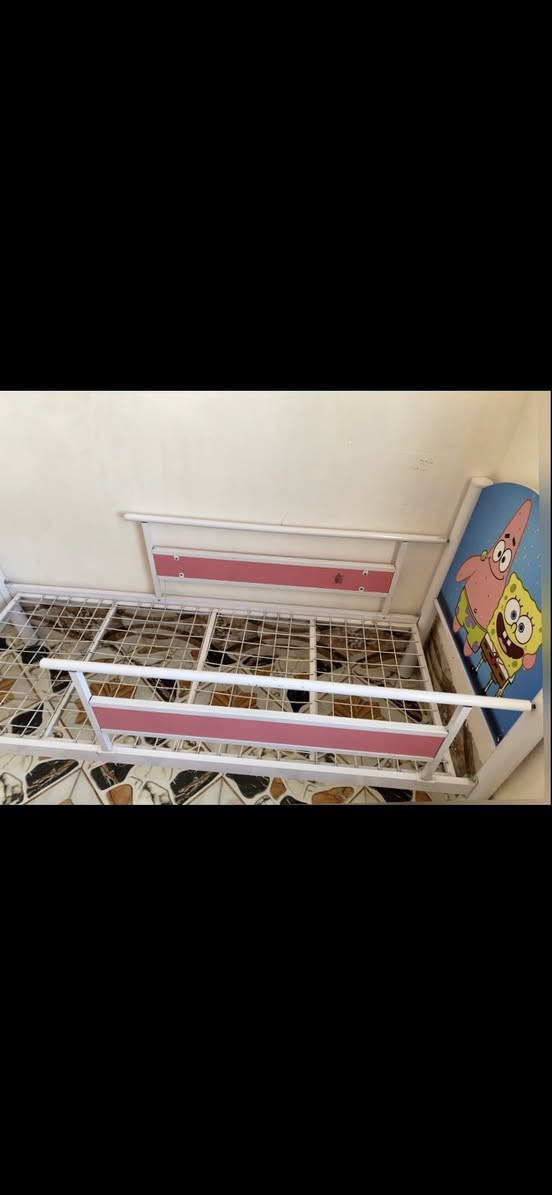 جرباية اطفال للبيع    السعر 80   وبيها مجال للشراي تواصل ***********
