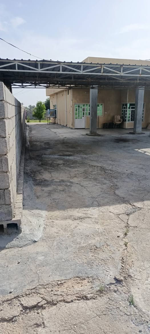 السلام عليكم بيتين ومشتمل للبيع الأرض مساحته دونمين مسيجه كلهه بحميد شعبان مباشرا ع الشارع وكلشي متوفر بيه ماء كهرباء مولده ذهبي السعر 275 الأرض عقد 17
***********
