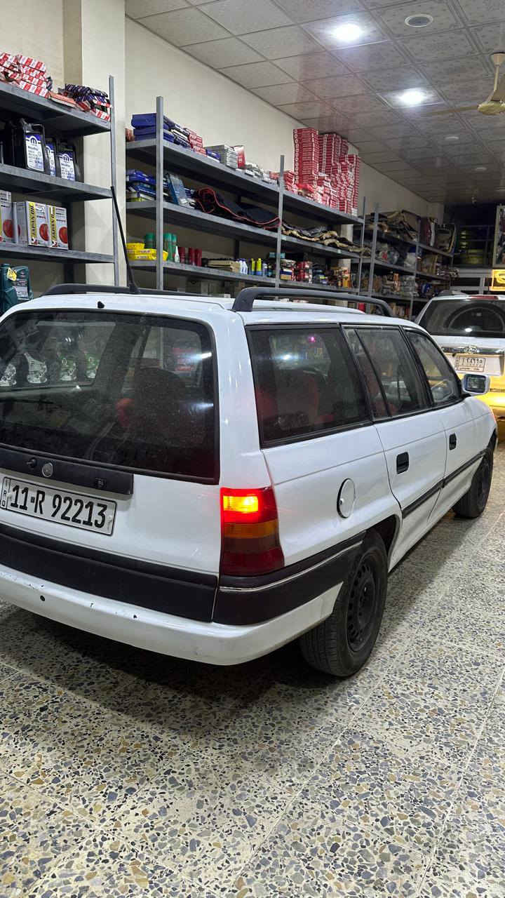 استرا للبيع رقم بغداد دولي رفيع تخم اطارات جديد محرك 16جديد شدينا كهربائيات كلها جديده لايت زيلون وشاشه اندرويد قفل مركزي سعر 45 ولي مجال *********** كركوك, العراق
