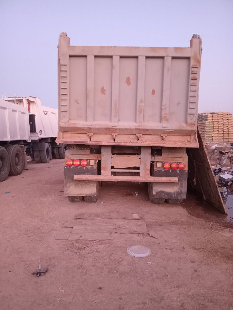 السلام عليكم عربانة للبيع الطول سبعة وربع مجموعة براد 16 تخم تاير السعر 130 رقم ***********

