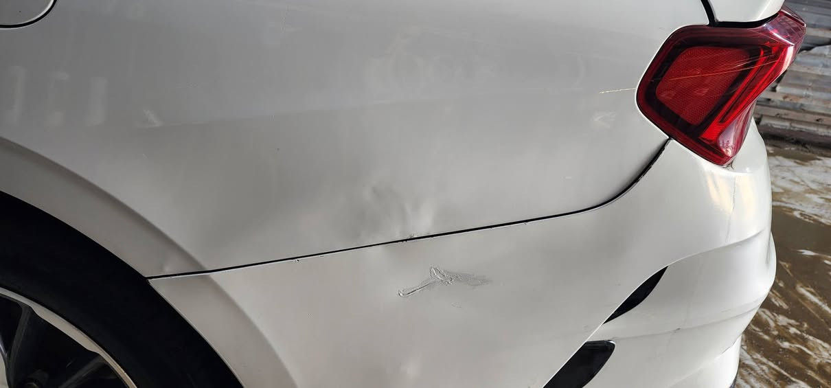 سلام عليكم 
كي فايف ٢٠٢٣ خليجي ‎رقم اربيل الجديد بأسمي تحويل مباشر السعر ١٩٧ بي مجال 
ماشيه تسعينات الف كيلو حقيقي
فول مواصفات
بانوراما
لد امامي خلفي وانارة ترحيب بالابواب
اناره داخليه لدات ولمس
التبريد لمس
حساس امامي خلفي
كشن جلد ابيض
تدفئه كشنات
درايف مود خمس مودات
كرسي سايق كهرباء
داخل جلد اوف وايت
تحكمات ستيرن
بصمه ابواب وتشغيل
ويل كب ١٧
مكينه 2000
اوتو هولد
شاشة كبيره اندرويد اوتو جي بي اس اصليه
 كامره خلفيه دواره و مرآه وسطيه تعتيم ذاتي للضوء العالي
هند بريك بصمه
سنوية بإسمي تحويل مباشر
بيها صبغ جنطه فقط بدون ايرباك وباردات مقدمة جاملغ امامي والخلفي طخة دراجه موضح بالصور  مكانها الناصرية المركز 
***********
