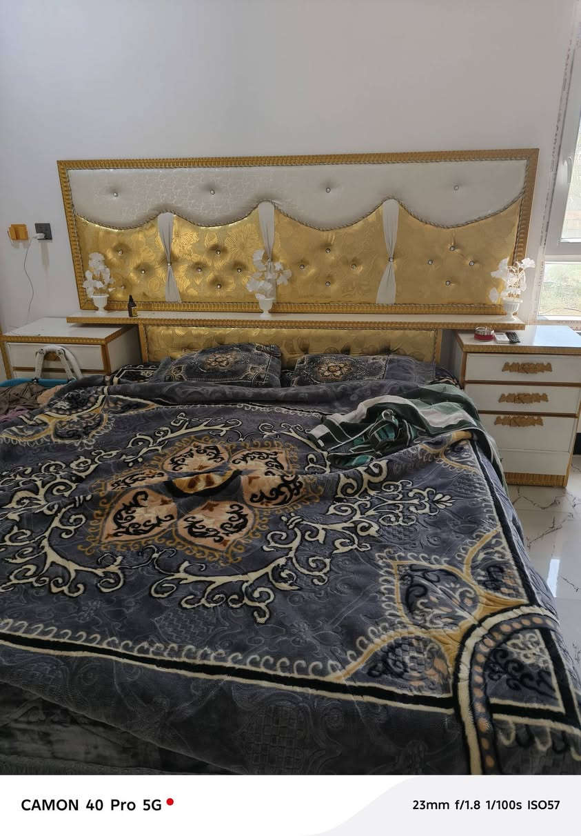 غرفه اخشاب صاج تركي صبغ تركي متسعمله 6 اشهر السعر مليون وميه للستفسار التصال على الرقم ***********
