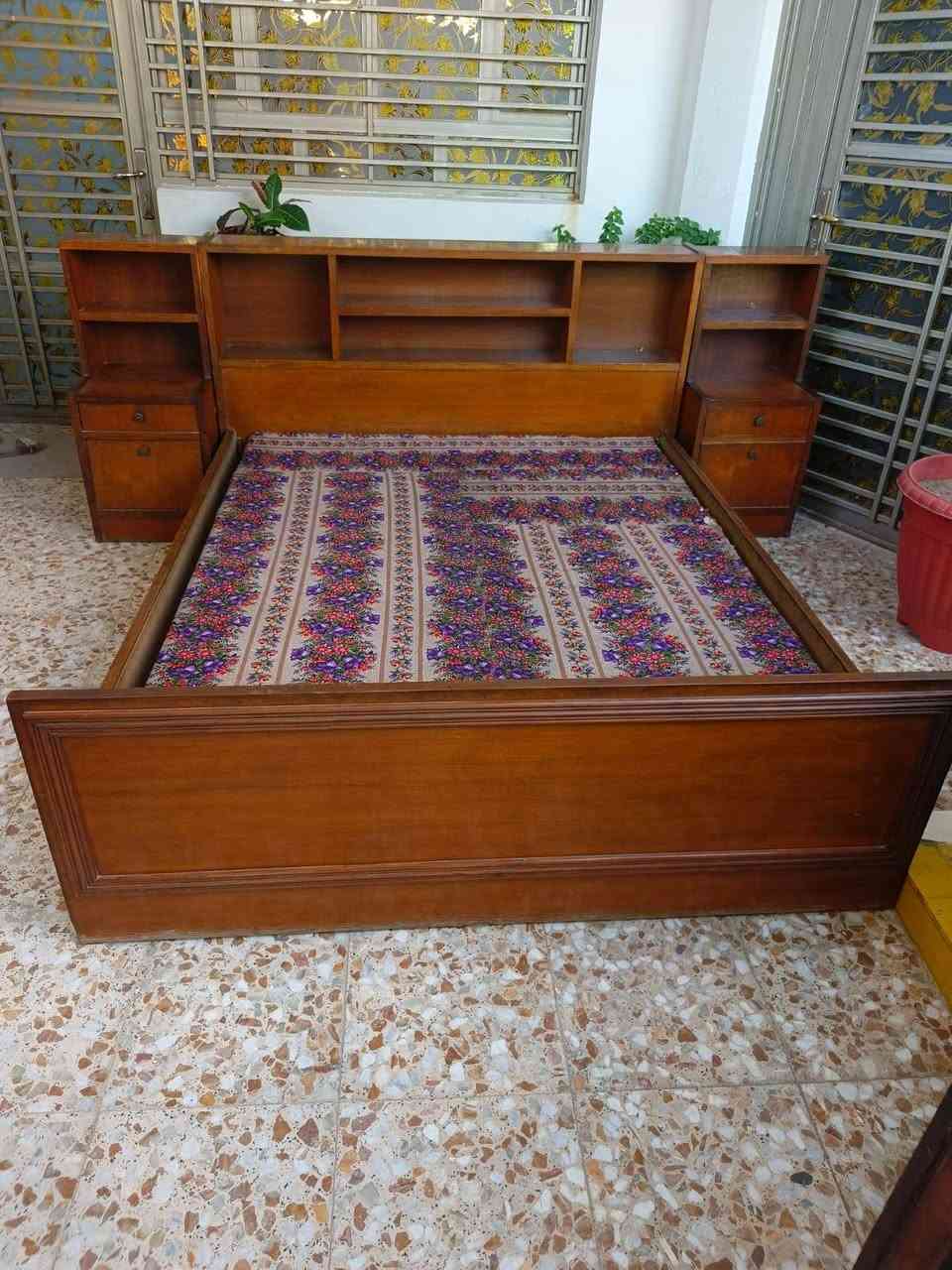 غرفه لبيع ام خمس بيبان صاج المكان بغداد نهايه حي أور سبع قصور شارع ابو علي واتساب *********** اتصل واني بخدمتكم
