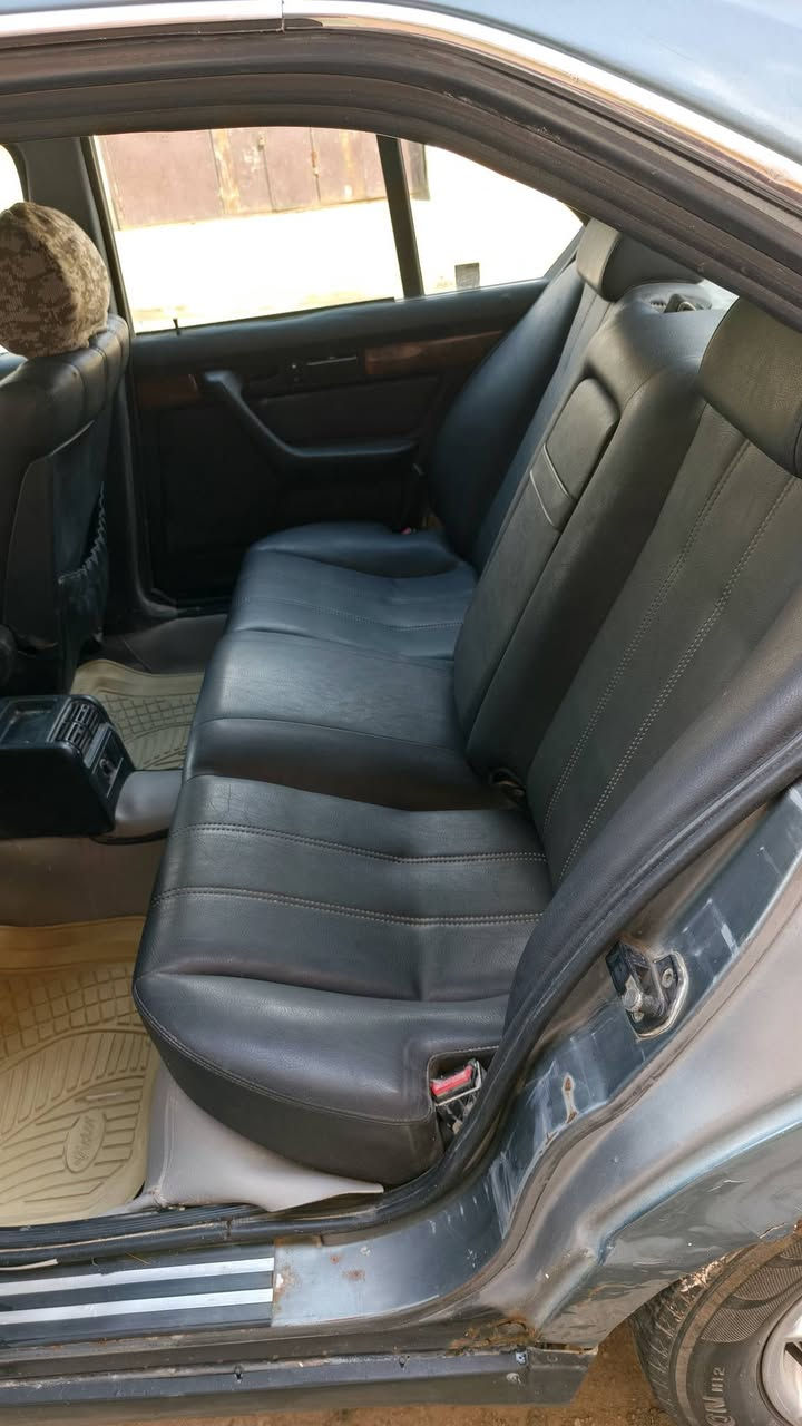 للبيع BMW
‏حجم 525i 
‏موديل 1992 
‏لون رصاصي فيلي
‏محرك مفتوح 
‏كير اوتماتيك 
‏جام اوتماتيك 
‏ابواب سنتر لوك
‏كير ومحرك نضيف 
‏غرفه جديدة جلد اسود
‏حداديه و تايرات نص عمر 
‏رقم نجف انكليزي مشروع وطني
‏سنويه الى 2030 هزة جديدة
‏مابيها غرامات
‏بأسمي تحويل ثاني يوم
‏السعر 45 وبي مجال بسيط
‏المكان بابل/الاسكندرية
‏للأستفسار ***********
