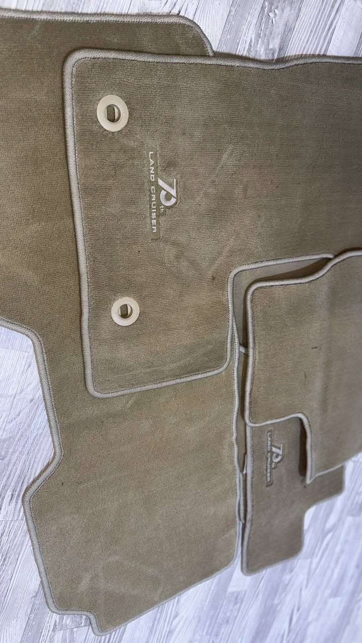 ارضيات لاندكروزر 2022سبعينيه غير مستخدمات سعر 190الف اتصال***********مكاني البصره
