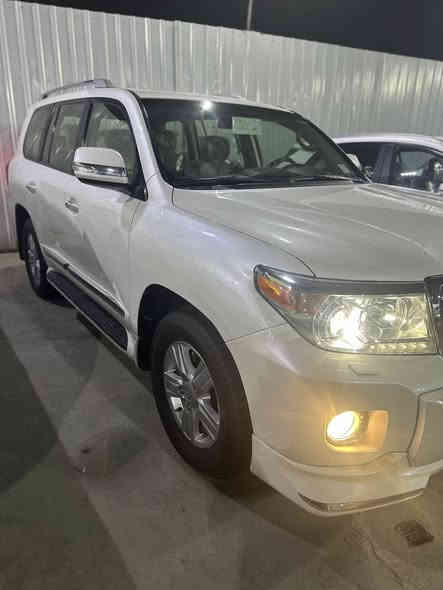 اسلام عليكم لاندكروز  2015 بريم مكفوله بدون صبغ فقط بارد شبر كراسي كهرباء ٣ حركات زنون عالي تشغيل عن بعد هزه جديده بل اظافه الى تخم تاير ياباني معروضه 430ورقه للأستفسار *********** {معرض جاسم الحسني}
