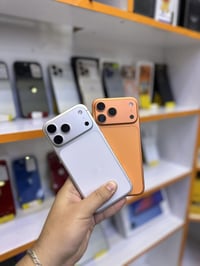 آيفون 17 برو ماكس 256 • ابيض وبرتقالي • eSIM ودبل شريحة