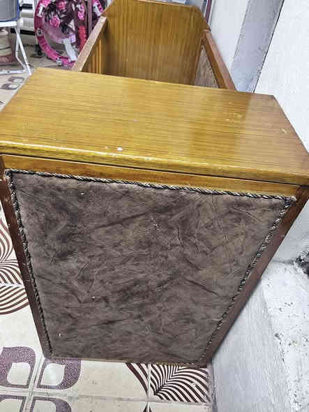 للبيع تخت أطفال  
سعر ١٥٠ ألف  
رقم هاتف ***********
