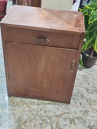 غراض للبيع ميز دراسة عيبو باب بس ويقع وموجود يصلح ب40 كمداين 2 سعرم 20...