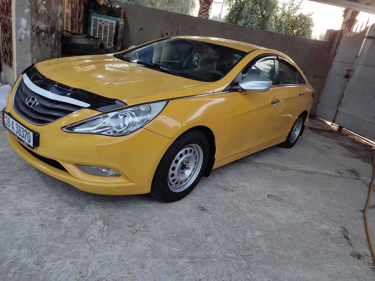 سلام عليكم 
سوناتا موديل 2013وارد امريكي 
رقم بابل دولي بسمي ضررها فقط قبق جنطه مبدل بدون داخل شرط 
محرك وكير 2400مكفولات حداديه وتخم تاير جديد السياره كلش جديده وجاهزه من كلشي مصفره هيئه وغرامات 
السعر 102
***********
