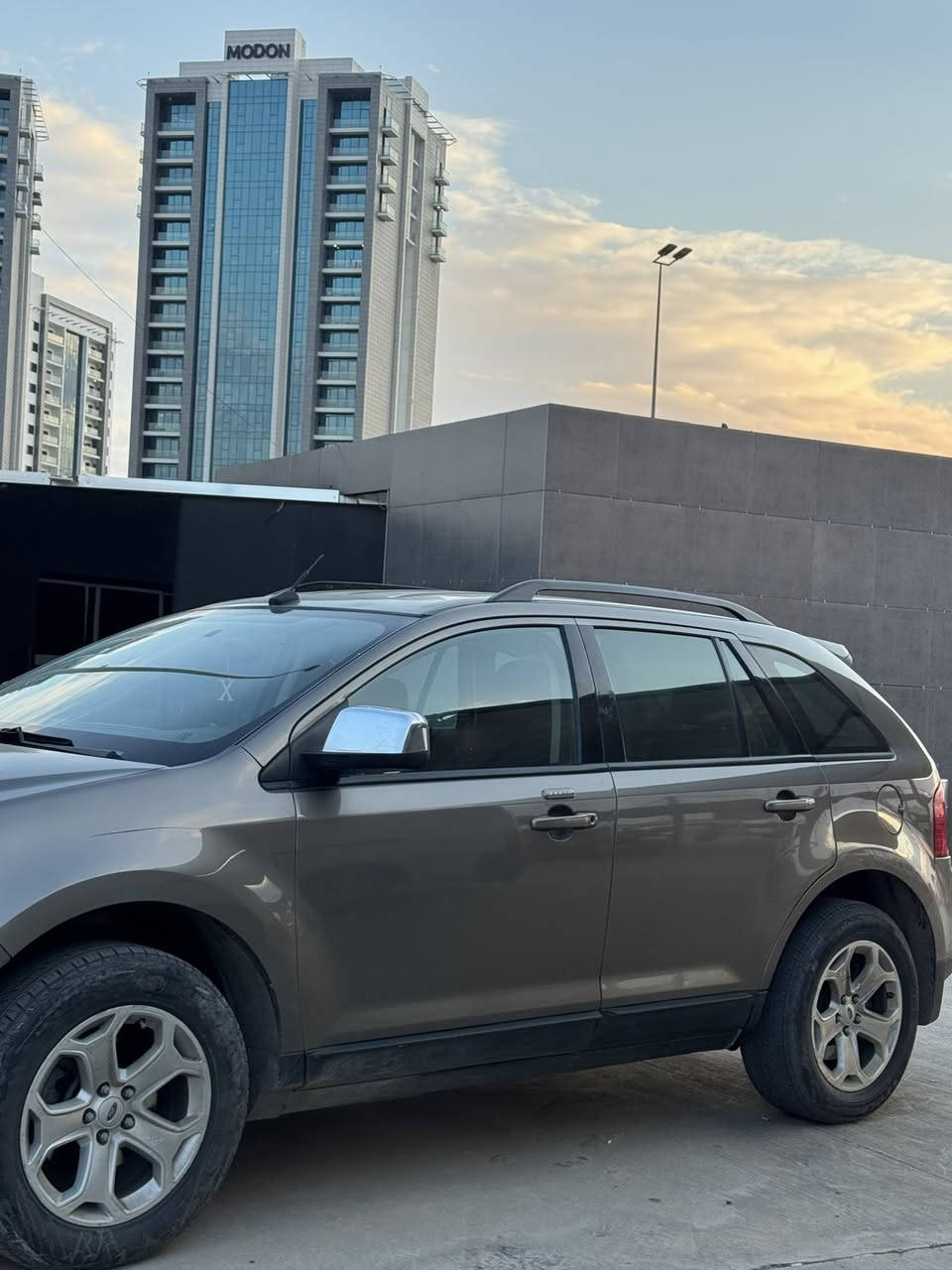 السلام عليكم
فورد إيدج جاهزة ومجهّزة

سيارة تريدها عائلية؟ موجود
تريدها كشخة؟ موجود
تريدها سفر وتحمّل؟ موجود
سيارة مال شيوخ مو بس سيارة

الكير والمكينة والحدادية دينار متصرّف عليها
السيارة خير من الله وما تشكي شي
فقط صبغ بنيد بدون دواخل
وارد خليجي

نظافة عالية وتستاهل
اللي يعرف بالسيارات يعرف قيمتها

السعر 120
مجال بسيط للجاد فقط

✋ رجاءً اللي ما يعرف بالسيارة لا يعلّق سلبي
📞 الجاد يتواصل/***********/بغداد
