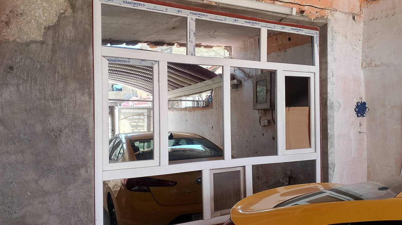 سقيفه وباب خارجي وشباك وباب داخلي للبيع بغداد ابو دشير ***********

