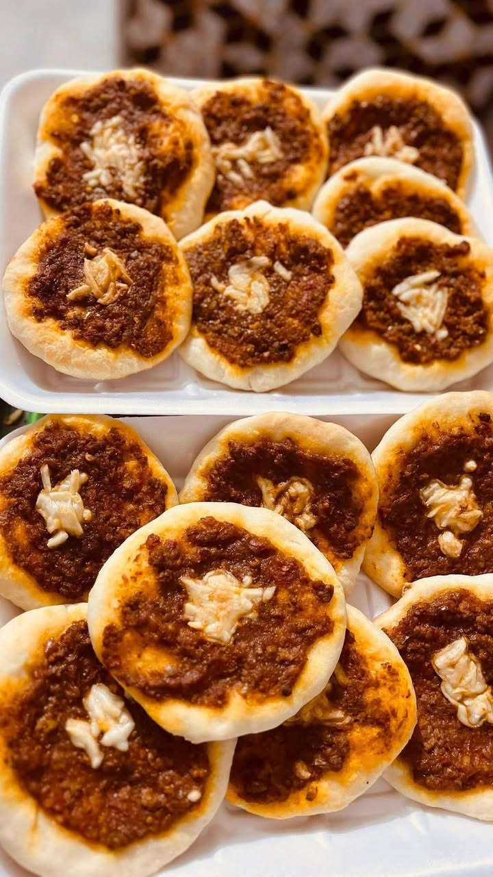 ماشاءالله الطعم والنضافه يمي وبس🙂‍↕️🔥
لحم بعجين ١٥ قطعه ب١٠ الاف
للحجز مراسله الصفحه
@إشارة


**إذا كنت صاحب هذا الإعلان وتريد حذفه لأي سبب، رجاءا أرسل رسالة إلى الدعم الفني**