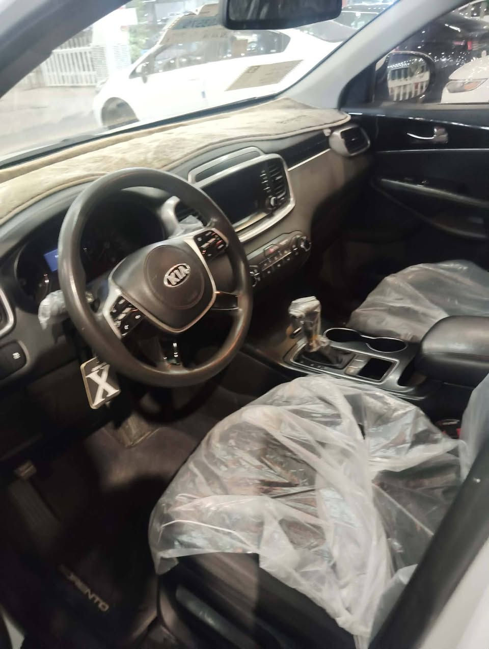 سلام عليكم كيه سورنتو موديل 19 وراد امريكي 2400 تبريد حداديه تخم تاير كلش جديده سياره بيهه 5 قطع صبغ مكان نجف. سعر 130 ماكو هيج سعر بل سوك بس مستعجل عله بيعتهه محتاج فلوس سياره 7 راكب *********** نجف
