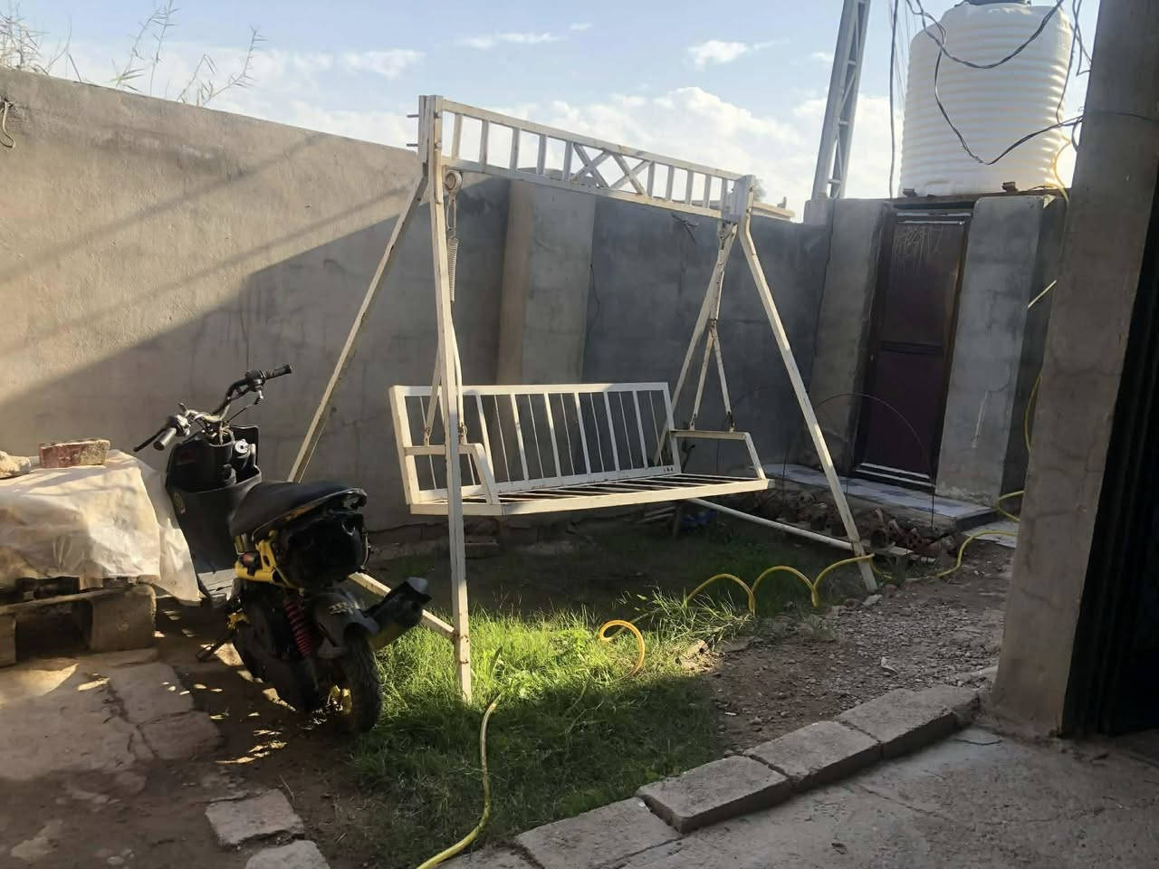 مساحه 190 متر طابق واحد  

سقف سندويج
واكاع صب

غرفتين نوم

طرمه ٥،٤متر

حديقه مترين

حمام داخلي وخارجي

صاله معزوله + الشارع عرضه ٦

السعر ٥٥ وبي مجال بسيط 

للاستفسار

 *********** واتساب متواجد
