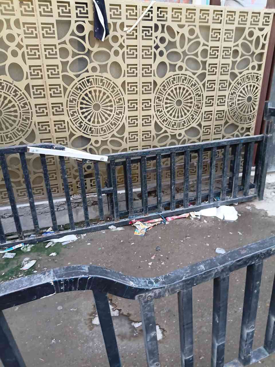 السلام عليكم محجر لبيه بيه قياسات وبيه كسر يردله لحيم سعر ٨٠الف مكاني بغداد دوره شارع ٦٠ 
***********
