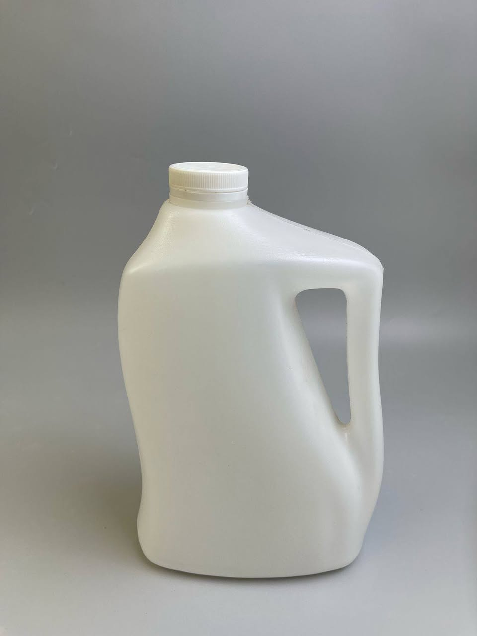 السلام عليكم
يتوفر لدينا دبه 2ونص زاهي 
بطل لتر ونص مثلث 
لتر ونص.دائري
جلكان جميع الأحجام 
البيع كميات فقط ***********
