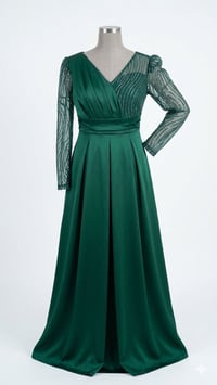 فستان قماش ليكرا قياس 48 ملبوس مره واحده فقط والسعر ب15 بسس للتواصل 07...