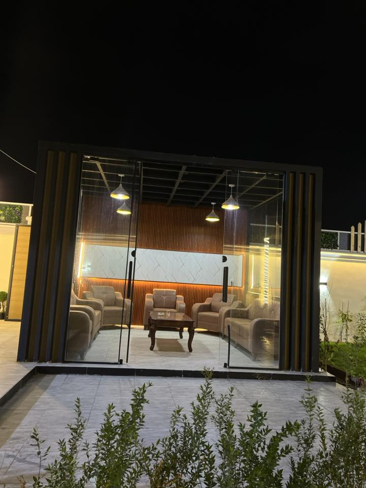 سلام عليكم مزرعه للبيع ركن
500متر واجهيه 12ونص متر ونزال 40 متر 
بناء طابق واحد 
يحتوي المزرعه .ع(2غرف نوم _صاله كبيره _صحيات عدد3 _مطبخ _مسبح كبير _جلسه خارجيه _مكان للشوي كامل من كل شي 
المزرعه شغلها درجه أولى مع الخدمات 
🛑ملاحضه المزرعه جاهزه للسكن 🔑 
🛑ملاحضه المزرعه ما مسكونه ولا ماجره  
⬅️نوع العقار طابو زراعي سند 25 إقرار محكمه 
⬅️العنوان #بغداد -الدوره -البوعيثه -شارع الزهور 
🛑الاستفسار خاص أو الاتصال ع الرقم 
☎️***********
