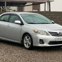 تۆیۆتا کرۆلا 2012 مواسەفات LE گێڕ ئۆتۆماتیک  ڕەنگی سلڤەر  رەقم و سەنەو...