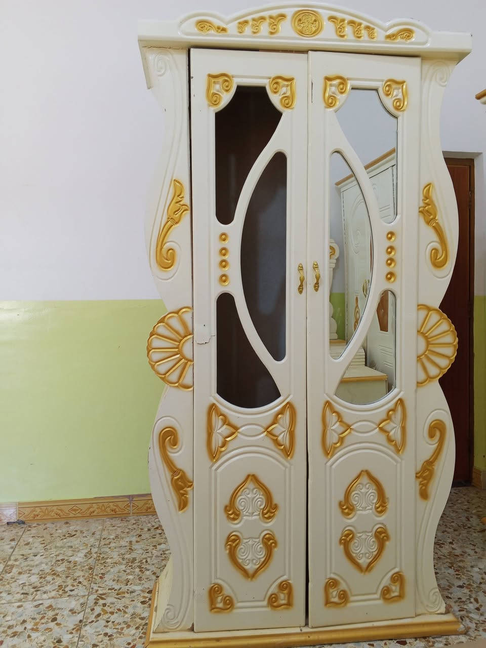غرفه للبيع نظيفة الاتصال على الرقم ***********
